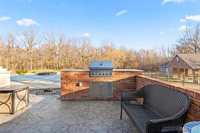 3051 Bella Vista Ct, Highland, IL 62249