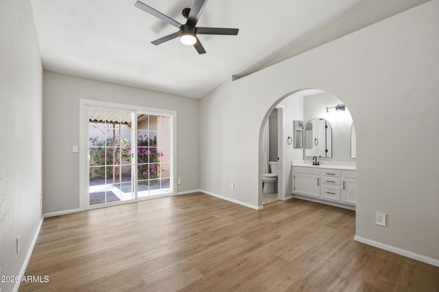 8520 W PALM Lane 1130, Phoenix, AZ 85037