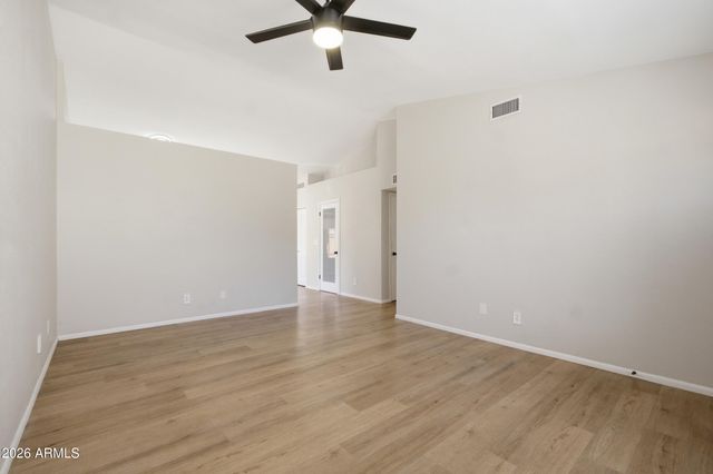8520 W PALM Lane 1130, Phoenix, AZ 85037