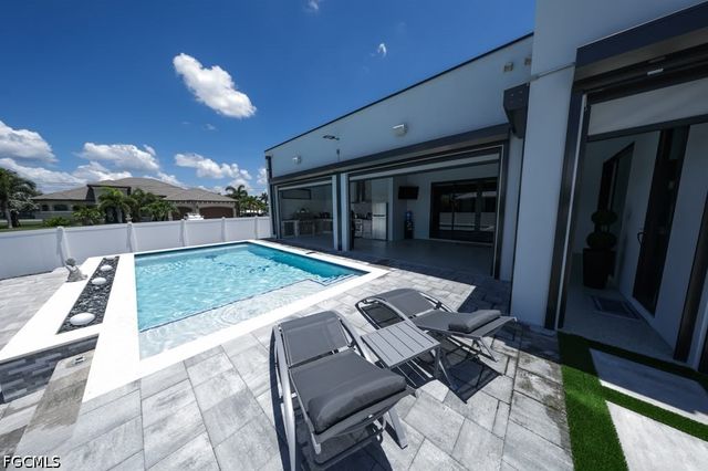 910 NE 38th AVE, Cape Coral, FL 33993