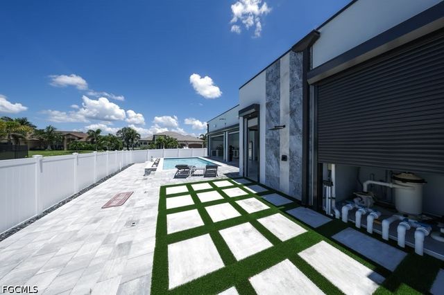 910 NE 38th AVE, Cape Coral, FL 33993