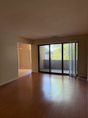 70 Shrewsbury Green Drive K, Shrewsbury, MA 01545