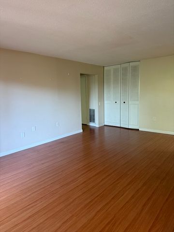 70 Shrewsbury Green Drive K, Shrewsbury, MA 01545