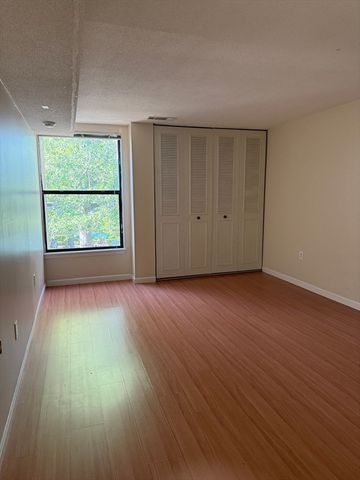 70 Shrewsbury Green Drive K, Shrewsbury, MA 01545