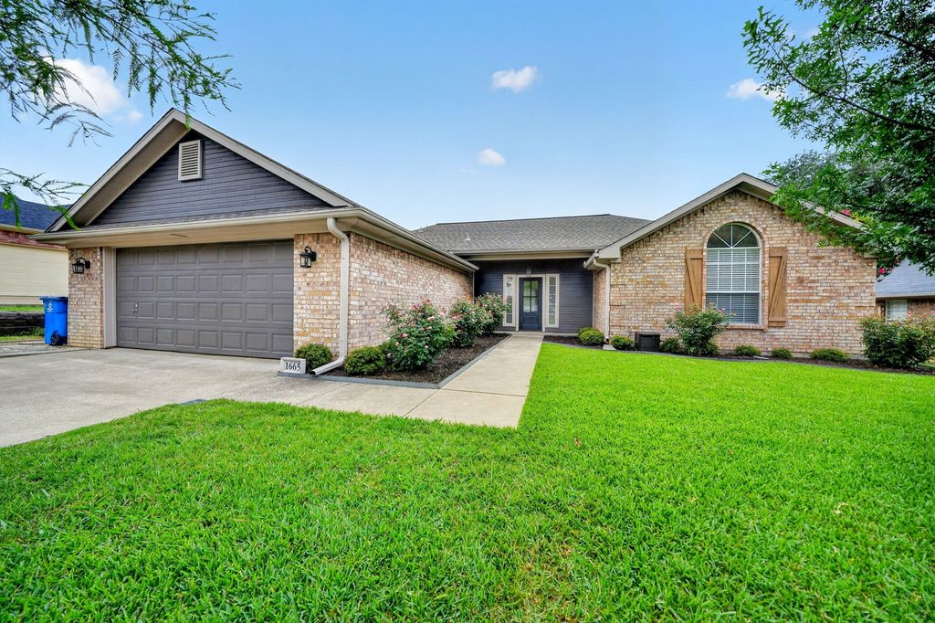 1665 Nottingham Drive, Kaufman, TX 75142