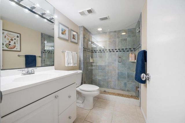 40 NE Plantation Road 202, Stuart, FL 34996