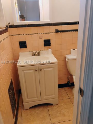 242 SE Park St 2, Dania Beach, FL 33004