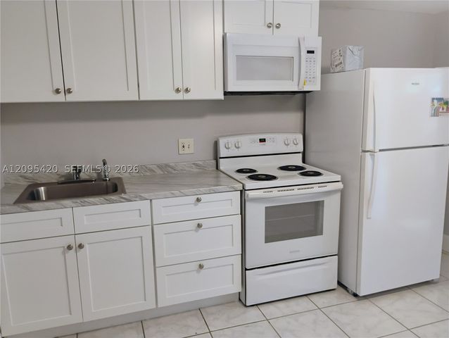 242 SE Park St 2, Dania Beach, FL 33004