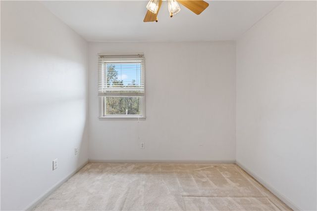 274 Lakeview Dr, South Strabane, PA 15301