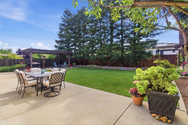 10909 Wethersfield Dr, Mather, CA 95655