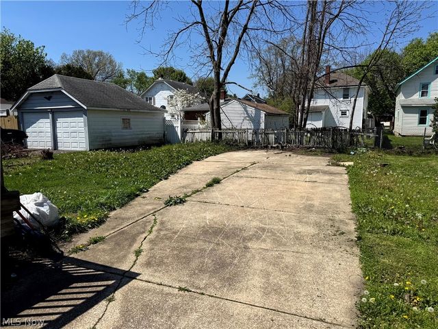 1170 Lily Street, Akron, OH 44301