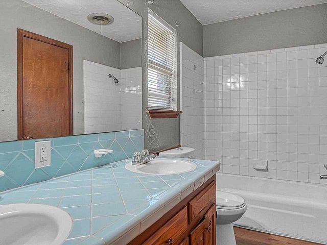 4701 NW Meadowbrook Dr, Lawton, OK 73505