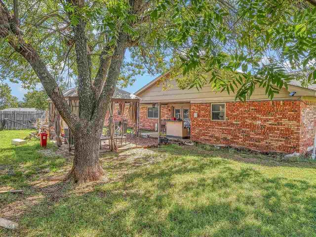 4701 NW Meadowbrook Dr, Lawton, OK 73505