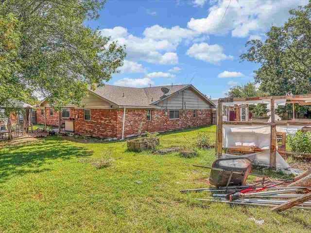 4701 NW Meadowbrook Dr, Lawton, OK 73505