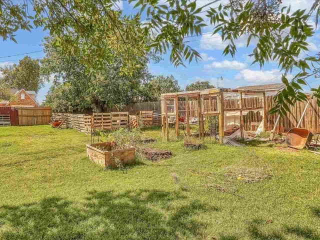 4701 NW Meadowbrook Dr, Lawton, OK 73505