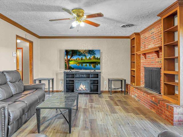 4701 NW Meadowbrook Dr, Lawton, OK 73505