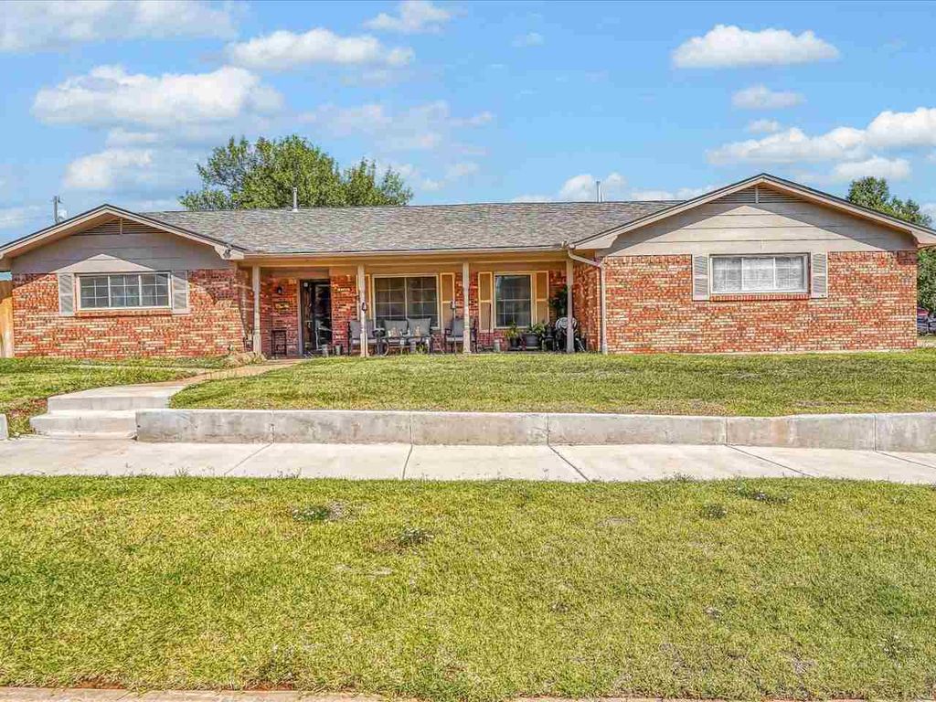 4701 NW Meadowbrook Dr, Lawton, OK 73505