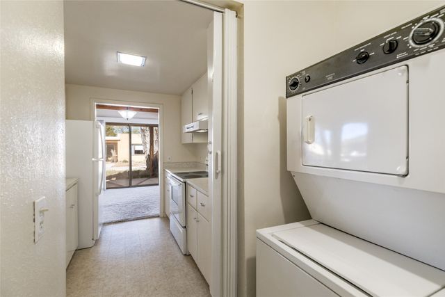 110 Camino Santiago A&B, Santa Fe, NM 87501