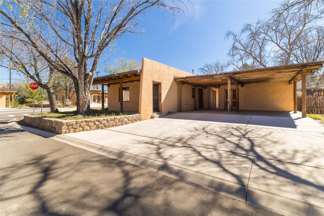 110 Camino Santiago A&B, Santa Fe, NM 87501