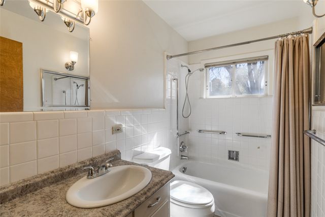 110 Camino Santiago A&B, Santa Fe, NM 87501