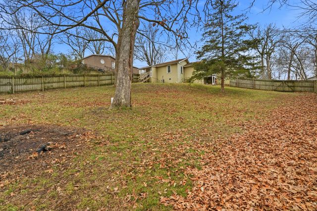 3292 Maple Street, Hollister, MO 65672