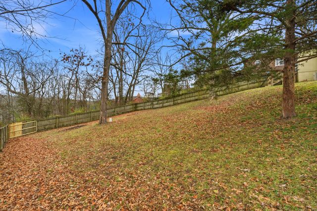 3292 Maple Street, Hollister, MO 65672