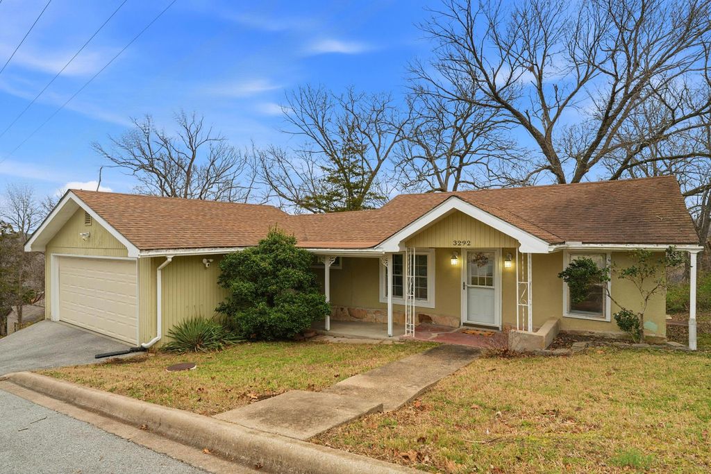 3292 Maple Street, Hollister, MO 65672