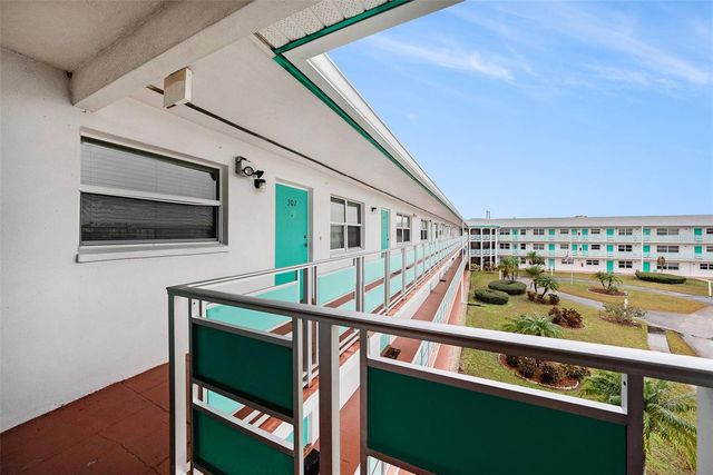 1950 59TH AVENUE N 302, St Petersburg, FL 33714