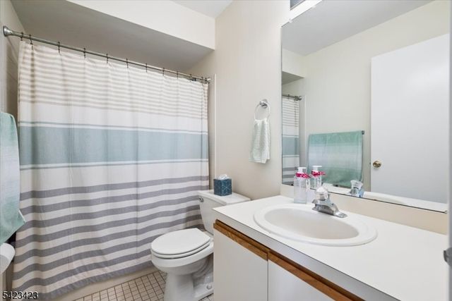 73 Drake Ln 73, Roxbury Twp., NJ 07852