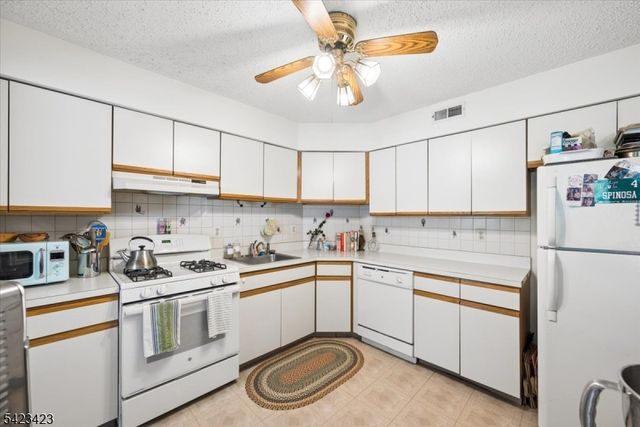73 Drake Ln 73, Roxbury Twp., NJ 07852