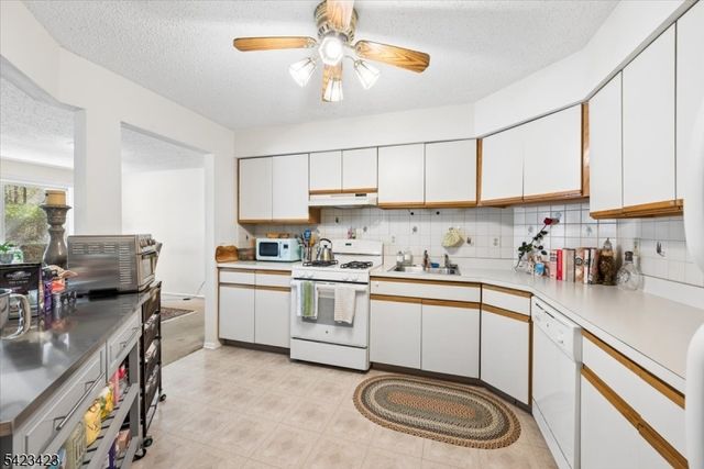 73 Drake Ln 73, Roxbury Twp., NJ 07852