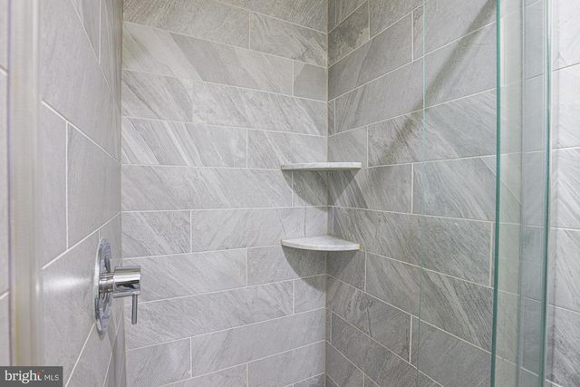 8 IRVING PL, Baltimore, MD 21208