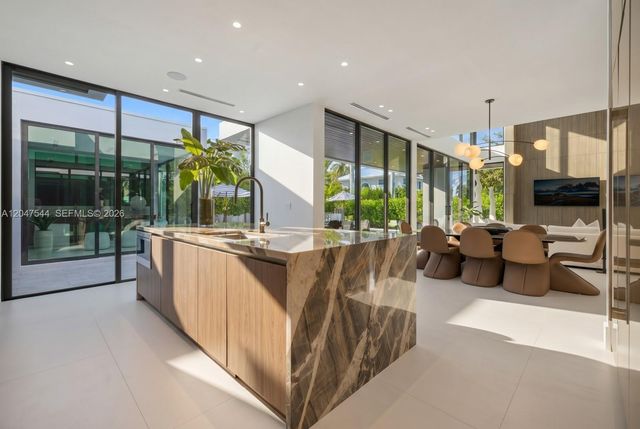 1099 NE 4th Avenue, Boca Raton, FL 33432