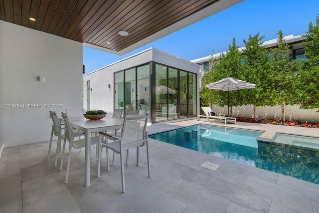 1099 NE 4th Avenue, Boca Raton, FL 33432