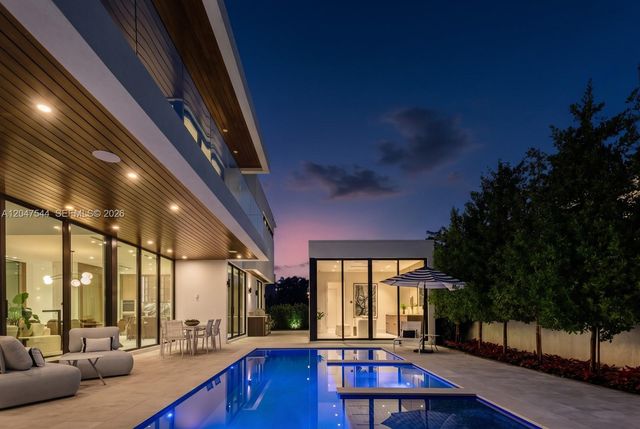 1099 NE 4th Avenue, Boca Raton, FL 33432