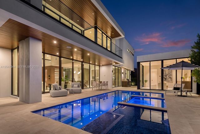 1099 NE 4th Avenue, Boca Raton, FL 33432