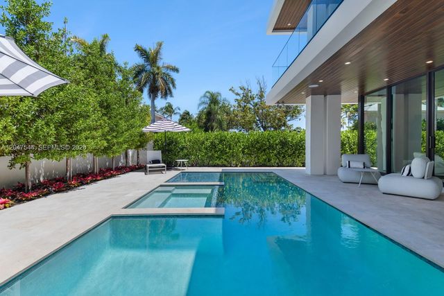 1099 NE 4th Avenue, Boca Raton, FL 33432