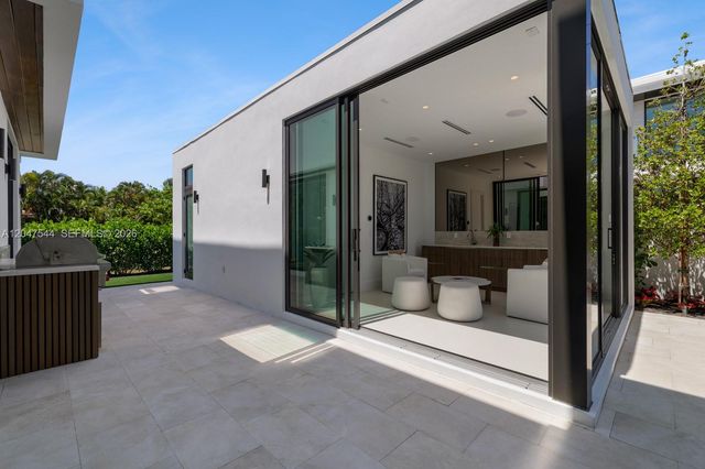 1099 NE 4th Avenue, Boca Raton, FL 33432