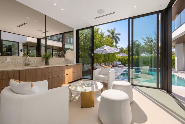 1099 NE 4th Avenue, Boca Raton, FL 33432