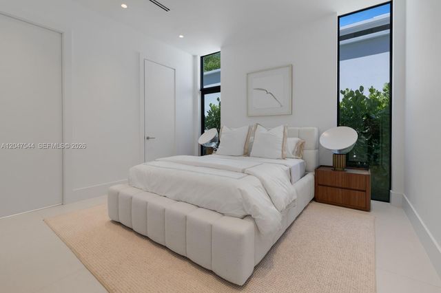 1099 NE 4th Avenue, Boca Raton, FL 33432
