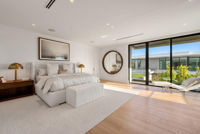 1099 NE 4th Avenue, Boca Raton, FL 33432