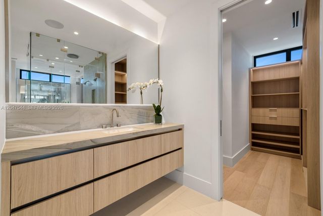 1099 NE 4th Avenue, Boca Raton, FL 33432