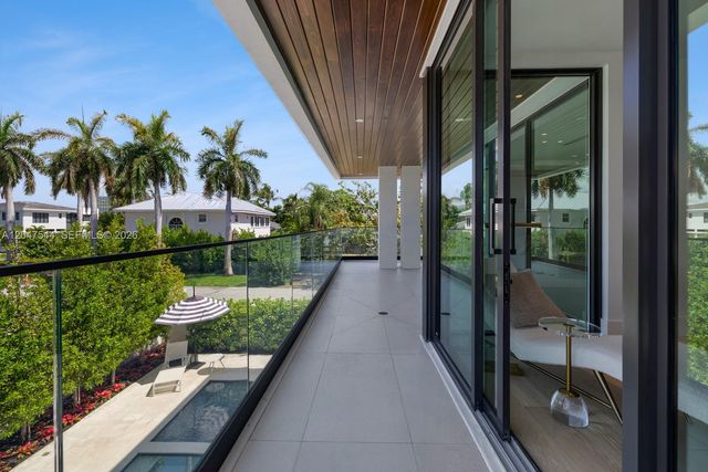 1099 NE 4th Avenue, Boca Raton, FL 33432