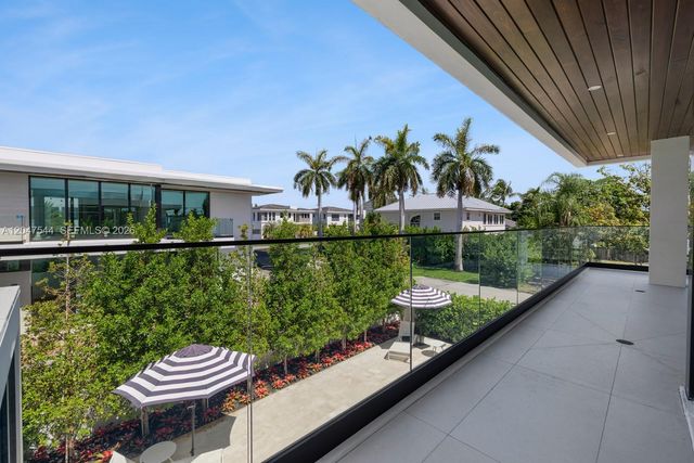 1099 NE 4th Avenue, Boca Raton, FL 33432