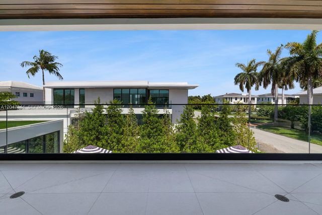1099 NE 4th Avenue, Boca Raton, FL 33432