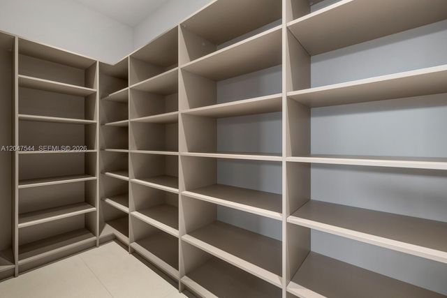 1099 NE 4th Avenue, Boca Raton, FL 33432