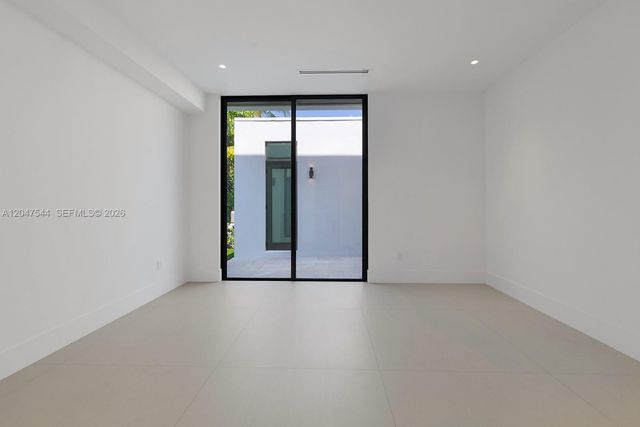1099 NE 4th Avenue, Boca Raton, FL 33432