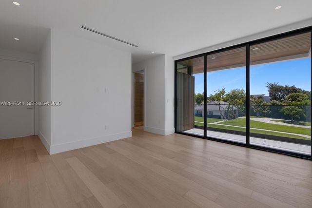 1099 NE 4th Avenue, Boca Raton, FL 33432