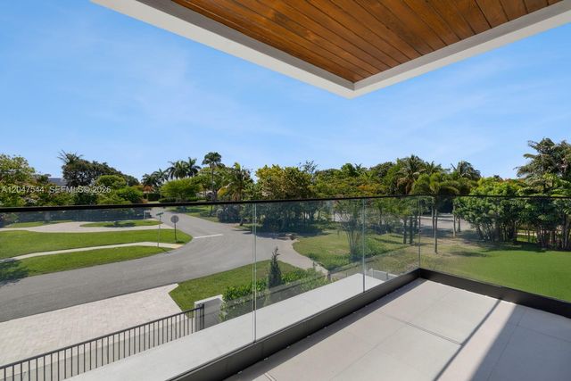 1099 NE 4th Avenue, Boca Raton, FL 33432