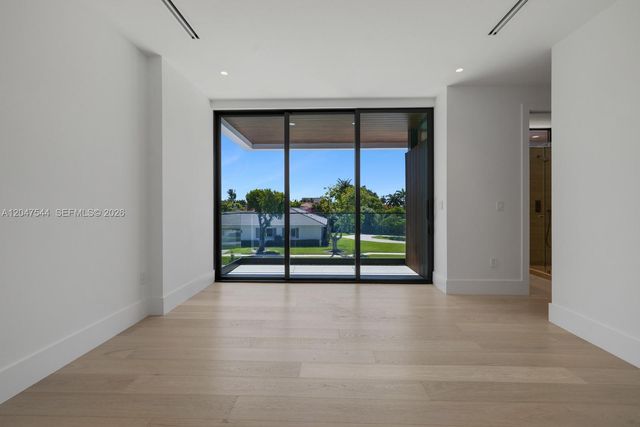 1099 NE 4th Avenue, Boca Raton, FL 33432